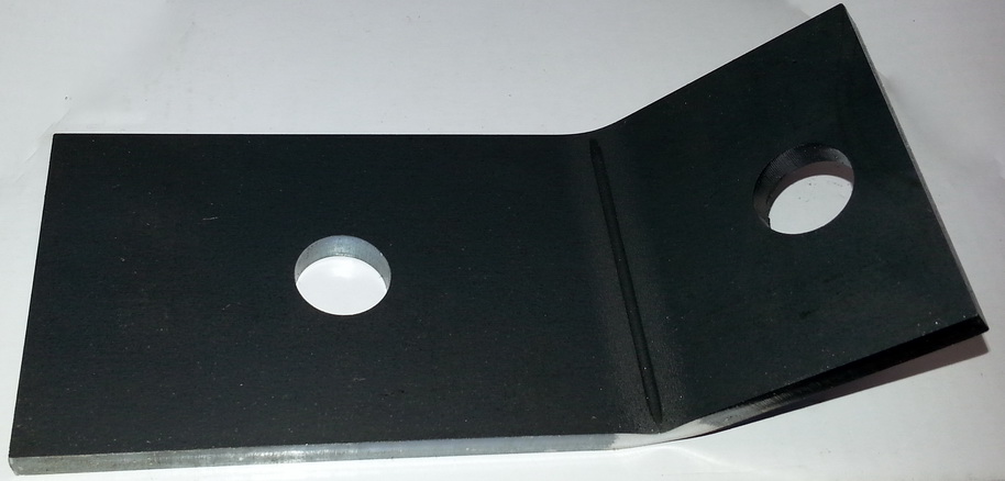 Plaque d'acier pliée 1 trou 1/2''